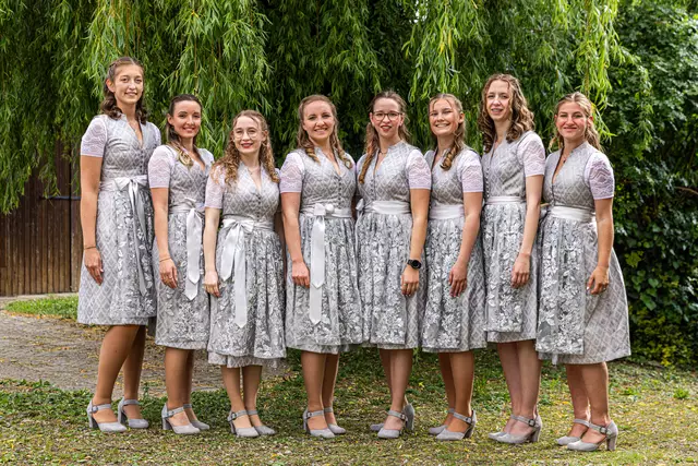 Die Festdamen sind bereit | Foto: Elmar Pics