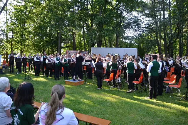 Gemeinsame Zugabe der Gersthofer Blasharmoniker und des Musikvereins Edelweiß Busenbach | Foto: Peter Metzger