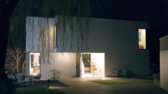 Wer beim Neubau eines Hauses von vornherein smarte Technologie mit einplant, kann von innovativen Sicherheits- und Komfortfunktionen profitieren.
 | Foto: djd-k/TELENOT