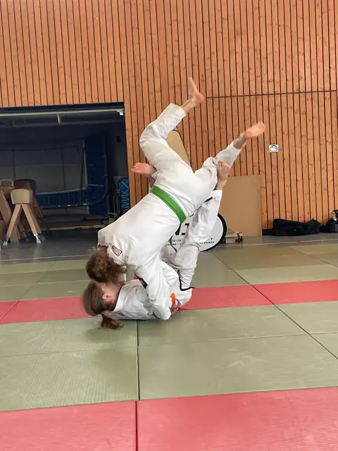 Ju-Jutsuka bei der Wurfausführung. | Foto: Daniel Matern