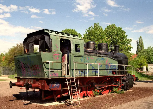 Dampflok auf einem Spielplatz in Hannover-Ricklingen
