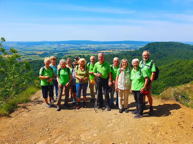 Die Wandergruppe auf der Aussichtsplattform