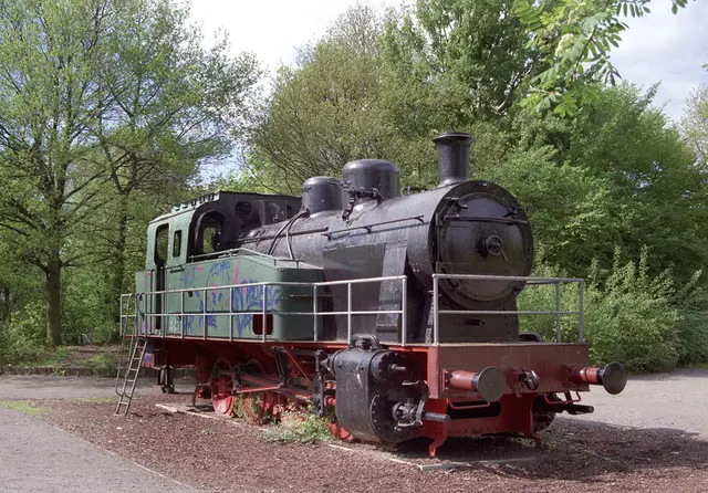 Dampflok auf einem Spielplatz in Hannover-Ricklingen