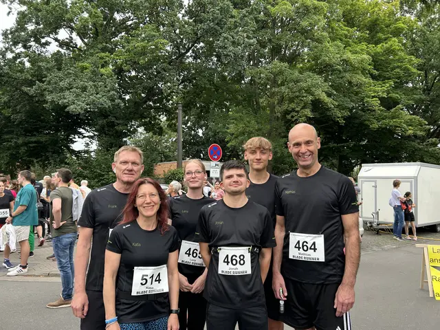 Die Adelheidsdorfer Runners überzeugen in Hannover mit guten Leistungen (von links): Frank Heins, Katia Baumgart, Lena Burkhardt, Jonah Stolte, Friedrich Range und Matthias Blazek.  | Foto: Leo Schwone