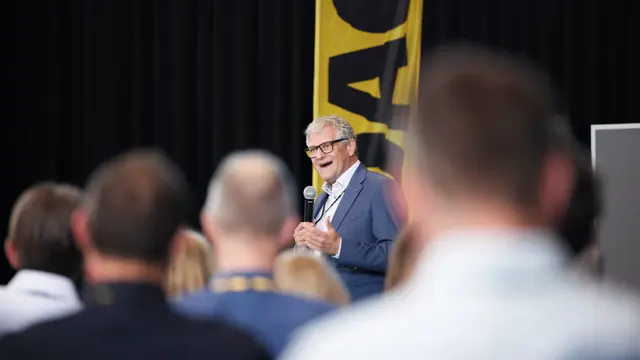 Beim „Symposium für Unfallforschung und Sicherheit im Straßenverkehr“ im ADAC Testzentrum Mobilität in Penzing sprach ADAC Technik Präsident Karsten Schulze eine Key-Note. | Foto: ADAC/Abgedreht