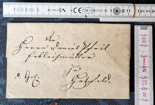 Briefgröße 1833 ca. 10 x 7 cm, Brief und Umschlag war eins.
An 
Herrn Daniel Pfeil 
Erbleihmüller
zu
Hatzfeld