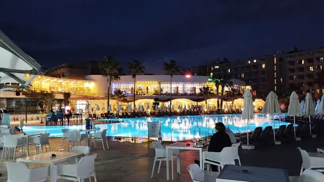 Hotel Golden Coast.
