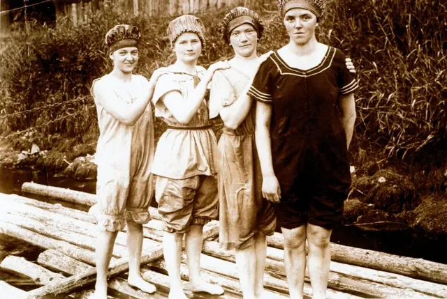 Vier Mädchen im Donaubad | Foto: Sammlung Stadtarchiv Günzburg