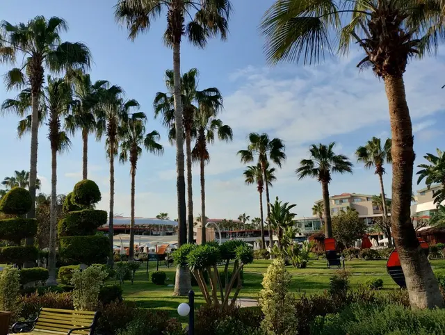 Hotelgarten Golden Coast.

