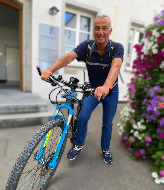 Groß ist die Freude bei Günzburgs Oberbürgermeister Gerhard Jauernig über das bevorstehende Jubiläum für zehn Jahre Stadtradeln. | Foto: Stadt Günzburg