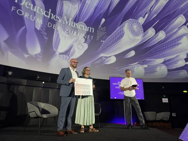 v.l. Dr. Fabian Mehring, Bayerischer Digitalminister, Silke Schmidt, Head of XR HUB Bavaria/Munich, Wolfgang Kerler, Mitgründer und Chefredakteur von 1E9 | Foto: (c) StMD