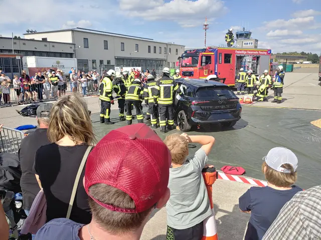 Die Feuerwehr wird Rettung von Insassen aus verunfallten Autos zeigen.  | Foto: Foto: ADAC/Arnulf Volkmar Thiemel