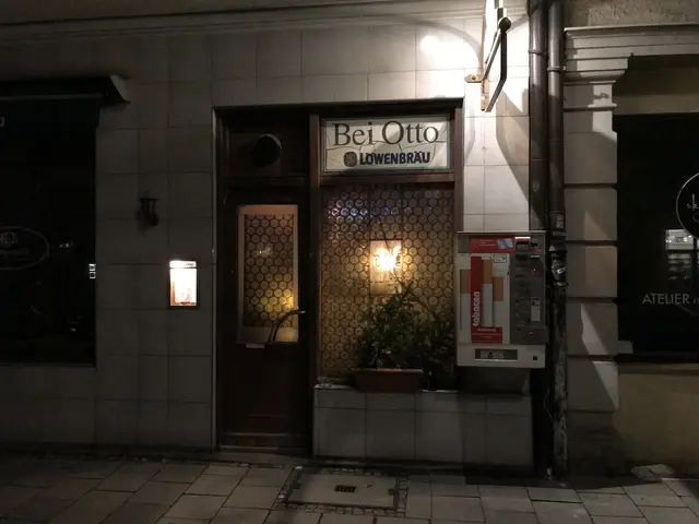 Ein leuchtender Kugelfisch im Fenster, dahinter Wärme, die nicht nur von der Heizung stammte. Foto: Alexander Hauk / alexander-hauk.de