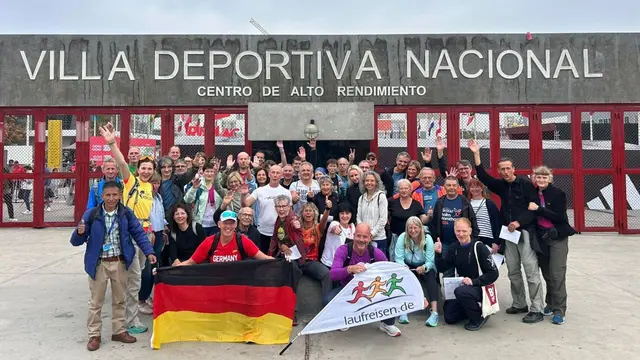 Gruppenfoto der Laufreisegruppe Peru 2025. Am Tag vor dem großen Rennen.
