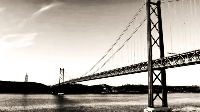 Nicole - 1 Punkt - Brücke des 25. April