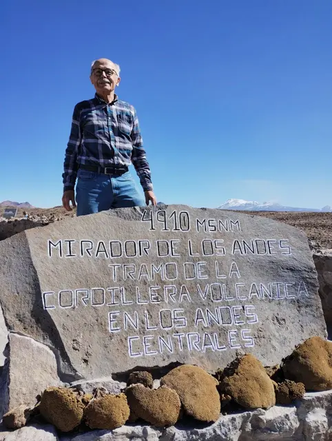 4.910 Meter über dem Meeresspiegel liegt der „Mirador de los Andes“ an der höchsten Stelle der Straße von Arequipa nach Chivay. 
