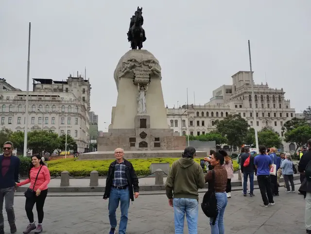Plaza San Martín, Lima.
