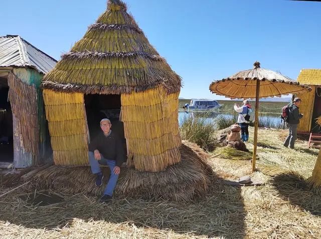 Nachbau einer schwimmenden Insel der Ureinwohner (Inkas) auf dem Titicacasee.
