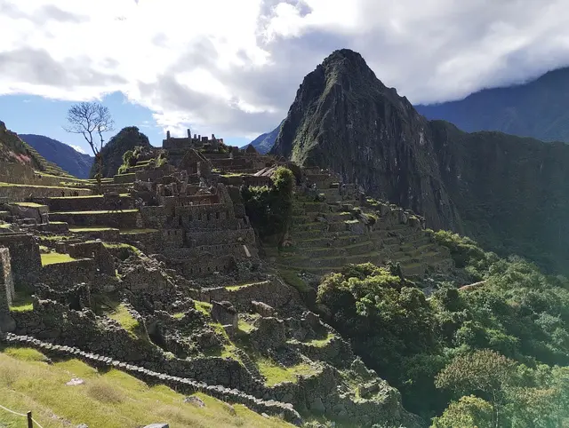  Machu Picchu.
