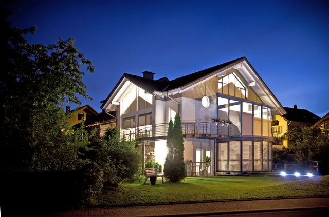 Außenjalousien und Rollläden sind ganzjährig ein bedeutsamer Bestandteil der Wintergarten-Nutzung.

 | Foto: DJD/Schanz Rollladensysteme