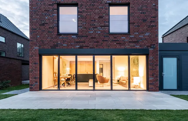 Moderne Fenster sind Alleskönner: Sie verbinden Flexibilität mit Wärmedämmung, Dichtigkeit und Einbruchschutz.
 | Foto: DJD/Solarlux/Bettina Meckel