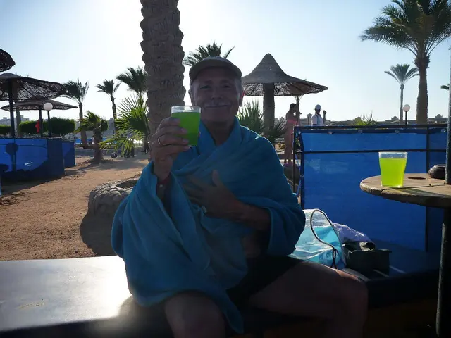 Ende erster Schnorcheltauchgang 2025. Optimal: Getränke gibt’s gleich am Außenriff. 
