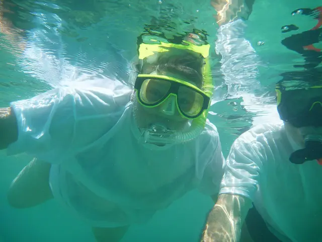 58 Diese Beiden leben, ähnlich den Maskenfalterfischen, auch paarweise.
