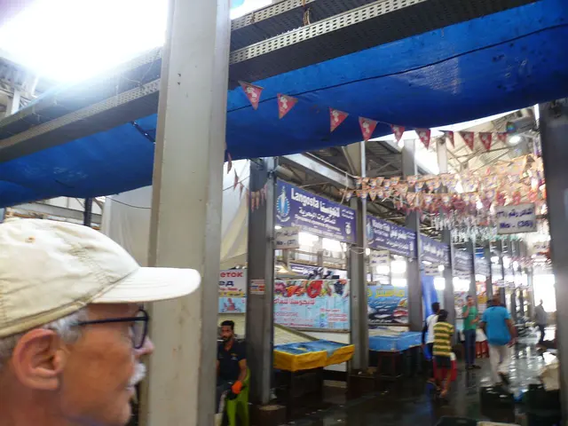 Kurz mal reingeschaut in die Fischhalle von Hurghada. Die Fischer liefern ihre Ware wohl erst ein wenig später.
