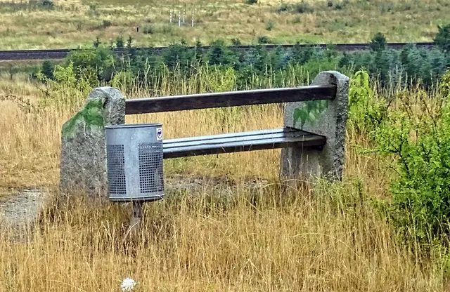eine der drei Ausblickbänke auf dem Bückeberg