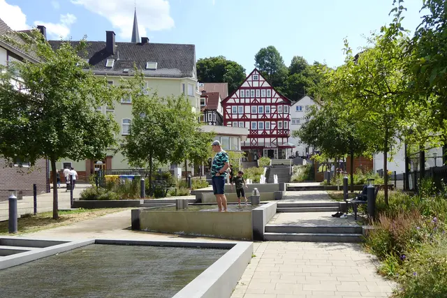 Wasserpark von der Fußgängerzone bis zur Ederaue.