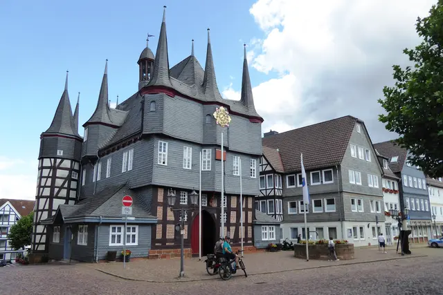 Das 10-türmige historische Rathaus am Obermarkt.