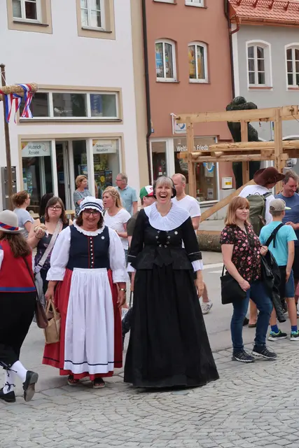 Evangelischer Besuch der ehemaligen Wirkungsstätte - Pfarrerin Alexandra Dreher kommt immer wieder gerne zur Friedberger Zeit 