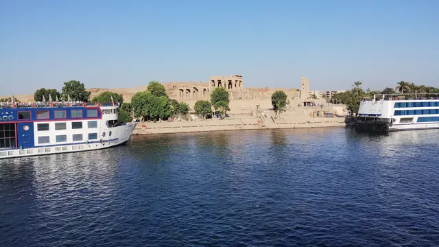 Der Doppeltempel von Kom Ombo entstand in der ptolemäischen (also ziemlich griechischen) Epoche Ägyptens 304 bis 31 v. Chr. 
