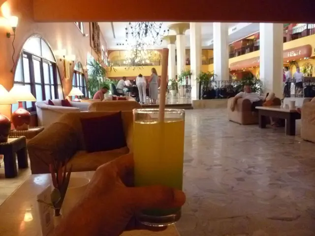 Ein Cocktail zum Abschied. 