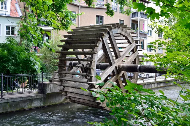 Wasserrad am Stadtbach in Augsburg | Foto: traveldia, Adobe Stock