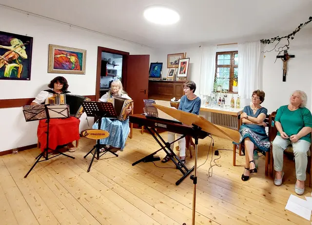 Zu Beginn spielen die Krumbacher Ohrafitzeler auf | Foto: Copyright by Luis Walter