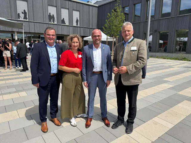 v.l.n.r. Albert Gürtner, Landrat Pfaffenhofen a. d. Ilm, Marina Jakob, MdL, Dr. Fabian Mehring, Staatsminister für Digitales, Roland Weigert, MdL | Foto: (c) StMD