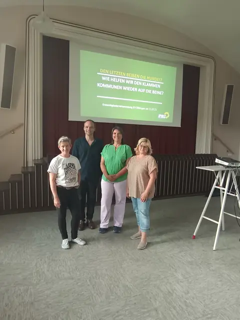 Bild  Lorenz Stöpfel
Auf dem Foto von Links: Stadträtin und OV Vorsitzende Josefine Lenzer, Stadtrat und Kreisvorsitzender Constantin Jahn, MdL Claudia Köhler, OV Vorsitzende Roswitha Stöpfel
 | Foto: Lorenz Stöpfel