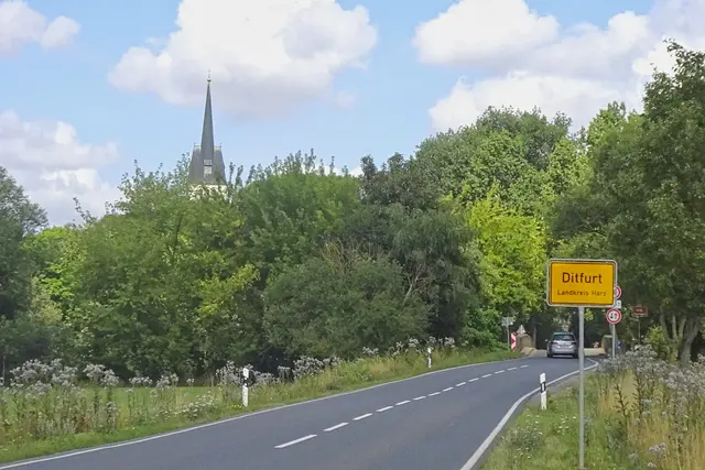 Difurter Kirchturm mit der markanten Turmspitze