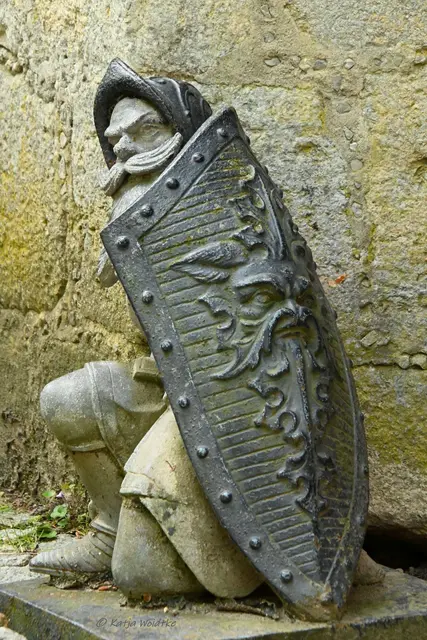 Schlösser in Niedersachsen (Foto: Katja Woidtke)

Rund um das Schloss Marienburg bei Pattensen - der Radabweiser erinnert an die Sage der Zwerge vom Marienberg | Foto: Katja Woidtke