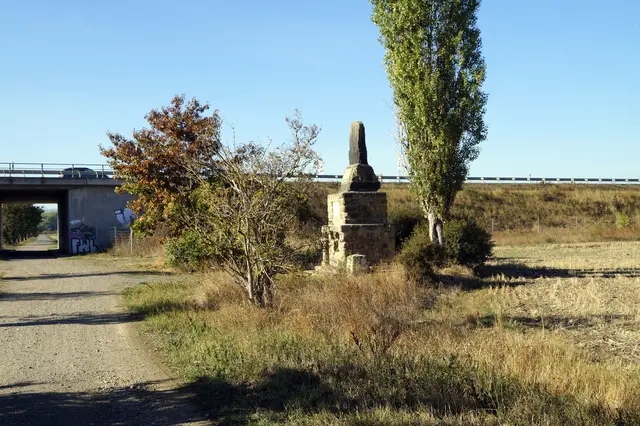 Kriegsgefangenendenkmal vor der A36