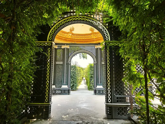 Wunderschöner Pavillon im Schlosspark Schönbrunn | Foto: Shima Mahi