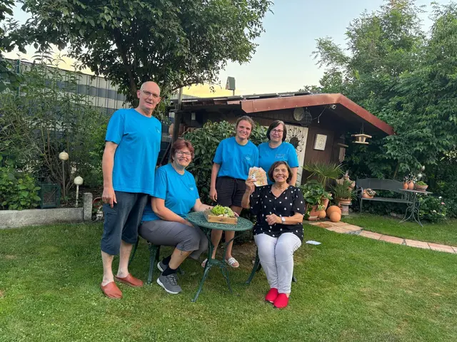 Konrad Lachenmayr, Karina Hitzler, Leonie Bawidamann, Elisabeth Bawidamann und Rosmarie Schweyer von Glühwürmchen e.V. | Foto: Theaterbühne Kicklingen