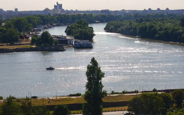 Belgrad liegt am Zusammenfluss von Donau und Save. | Foto: Shima Mahi