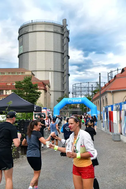 Livemusik der Reggae-Band „Who Dem A“, die Trommlergruppe Shinwa-Taiko, DJ Franky, Wasserbulli und Streetfood: Neben Sport, Entertainment und Spenden stand beim zweiten swa Spendenlauf der Spaß für alle Teilnehmenden im Vordergrund. | Foto: swa / Thomas Hosemann