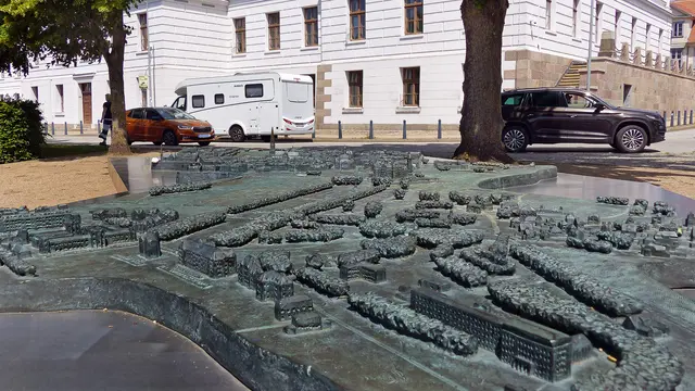 Schweriner „Welterbeplatz“ an der Graf-Schack-Allee. Foto: Helmut Kuzina