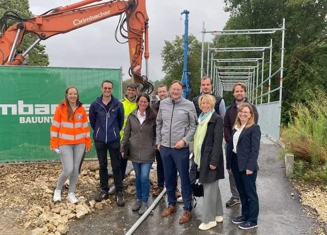 Die Bauarbeiten für den Ersatzneubau der Geh- und Radwegbrücke über die Günz zwischen Groß- und Kleinkötz haben begonnen. | Foto: Benjamin Sigmund/Landratsamt Günzburg 