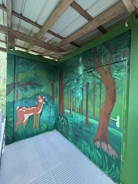 Das fertige Kunstwerk der Realschüler fügt sich nahtlos in die Umgebung der Lechauen ein. | Foto: Waldkindergarten Meitingen e.V.