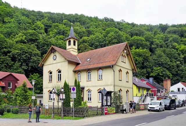 Treseburg, ehemalige Schule mit Kirche im 1. Stockwerk 