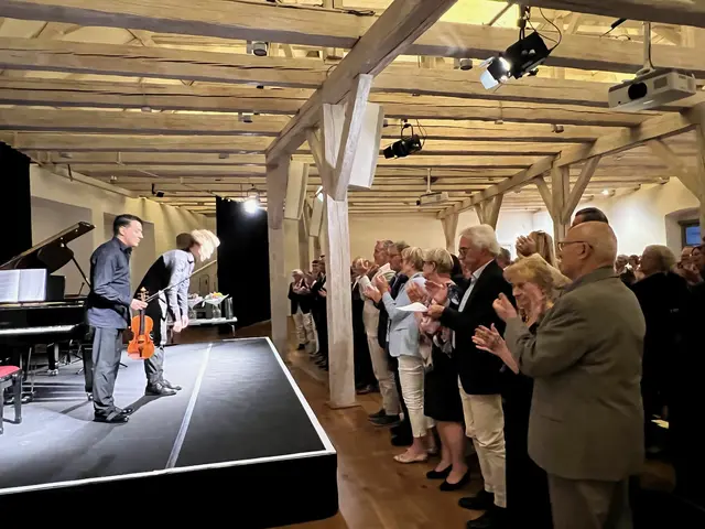 Standing Ovations und viel Beifall für das Feuerwerk der Musik im Wittelsbacher Schloss | Foto: Sabine Roth